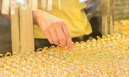 Chênh lệch giữa giá vàng nhẫn “4 số 9” và vàng thế giới giảm hơn 61%