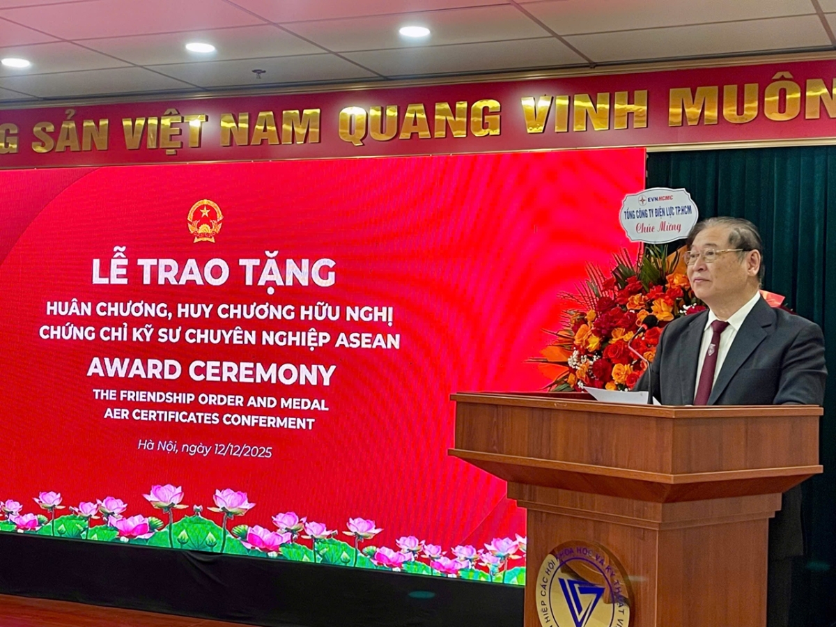 TSKH Phan Xuân Dũng, Chủ tịch Liên&nbsp;Hiệp&nbsp;Hội Việt Nam, Chủ tịch Hội đồng Đăng bạ kỹ sư ASEAN phát biểu tại buổi lễ