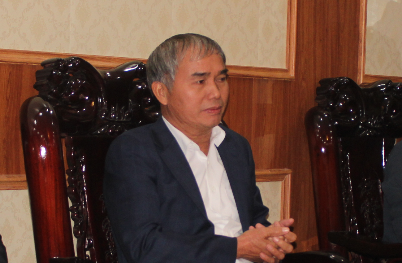 Ông Hoàng Văn Oanh: 