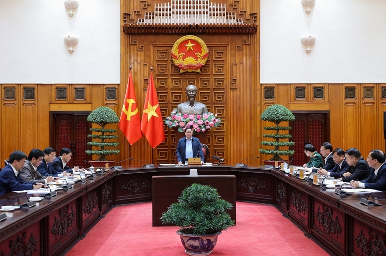 Thủ tướng Phạm Minh Chính làm việc với các bộ ngành và tỉnh Quảng Trị về tình hình thiệt hại và kết quả khắc phục hậu quả bão lũ vừa qua - Ảnh: VGP