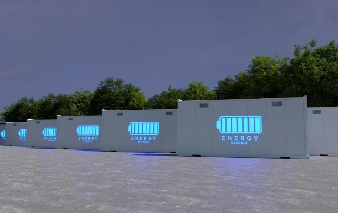 <i>Trong khi đó, lưu trữ pin đang trở thành động lực quan trọng thúc đẩy nhu cầu lithium. Chi phí xây dựng pin quy mô tiện ích đã giảm trong những năm gần đây. Những cải thiện về kinh tế này, cũng như các quy định chính sách nhằm tích hợp nhiều năng lượng sạch hơn, đang giúp mở rộng quy mô.</i>