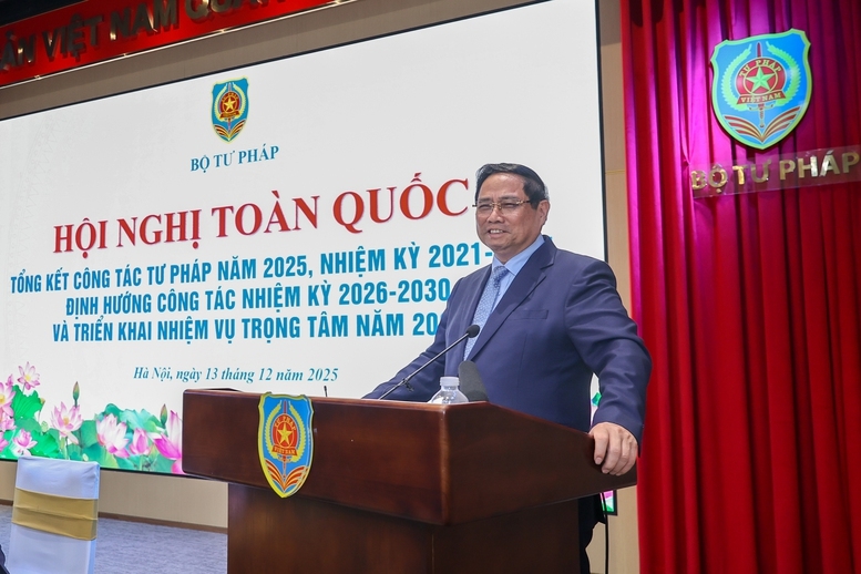 Thủ tướng Phạm Minh Chính phát biểu tại Hội nghị toàn quốc tổng kết công tác tư pháp năm 2025 - Ảnh: VGP