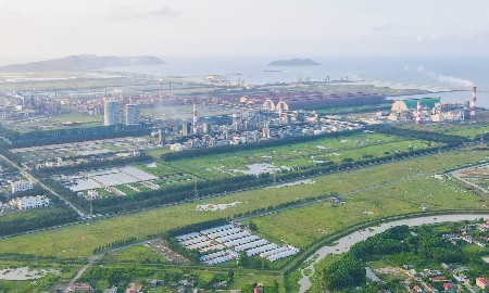 Khu kinh tế Vũng Áng tiếp tục là điểm đến của các dự án công nghiệp, năng lượng quy mô lớn tại Hà Tĩnh. Ảnh: Phạm Trường