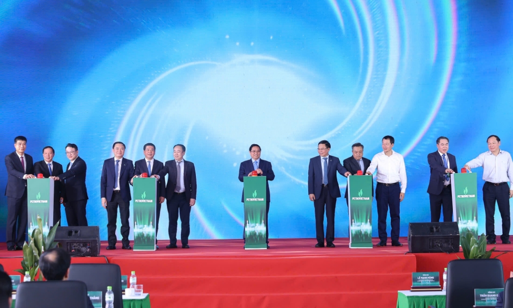 Thủ tướng khánh thành nhà máy điện LNG đầu tiên tại Việt Nam