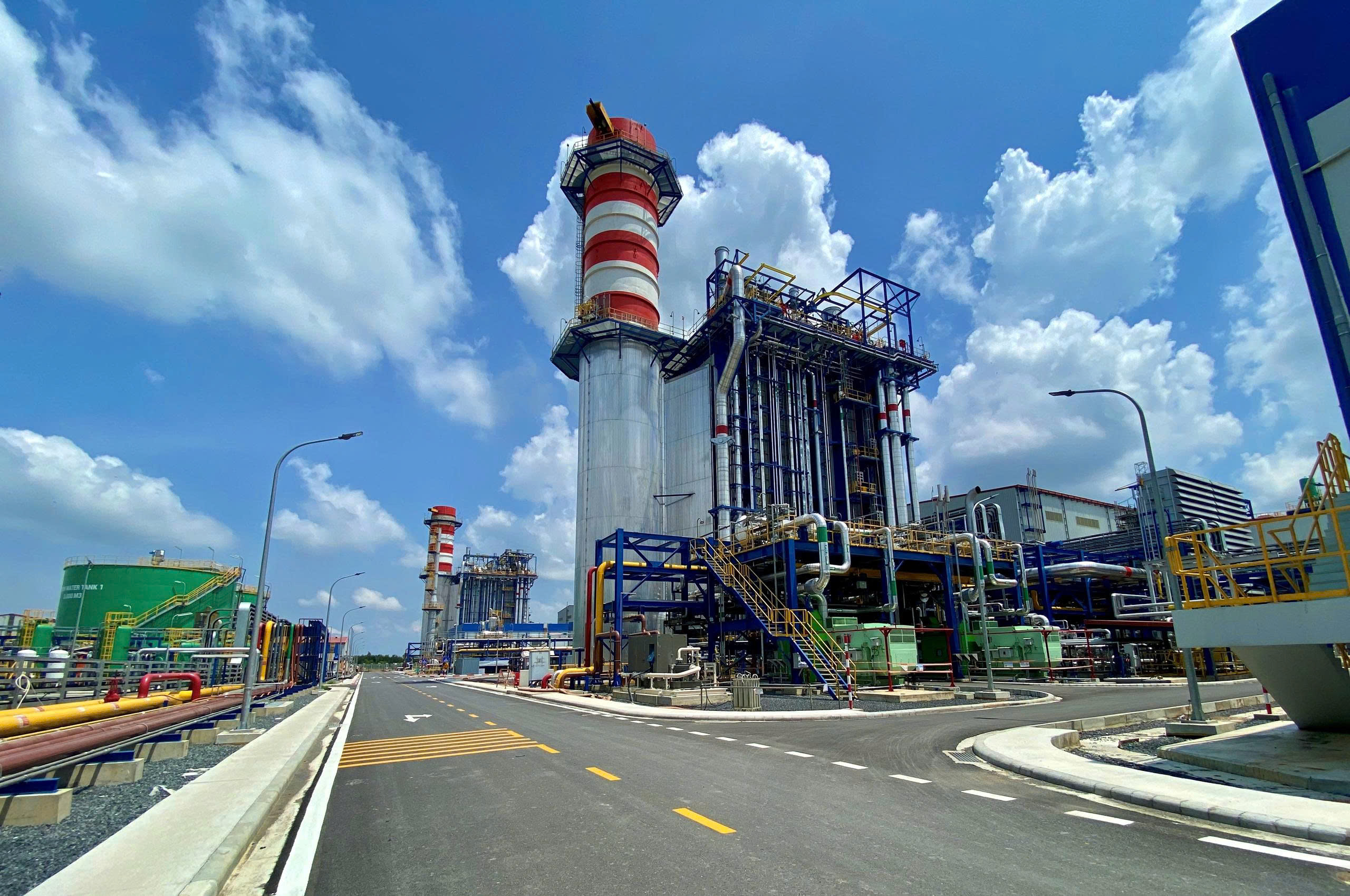 Nhà máy điện LNG đầu tiên tại Việt Nam.