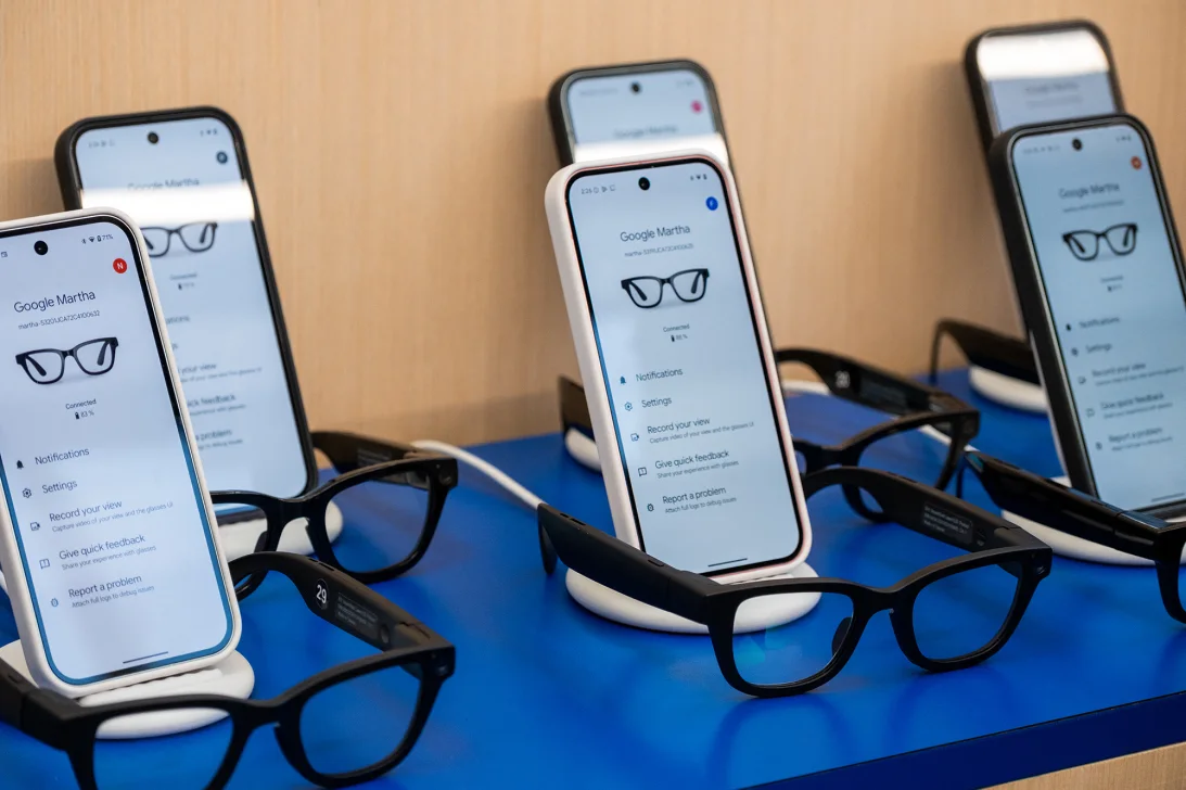 Nguyên mẫu kính Android XR trang bị Gemini AI, được chụp trong hội nghị các nhà phát triển I/O hàng năm của Google ở Mountain View, California