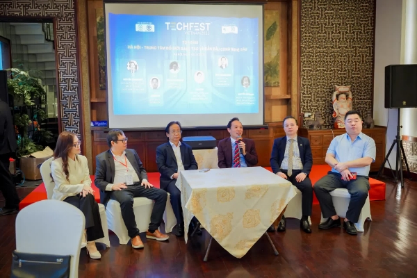 Các diễn giả chia sẻ tại Diễn đàn.