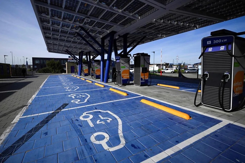 Châu Âu tìm cách “câu giờ” cho ngành công nghiệp ô tô đang mắc kẹt