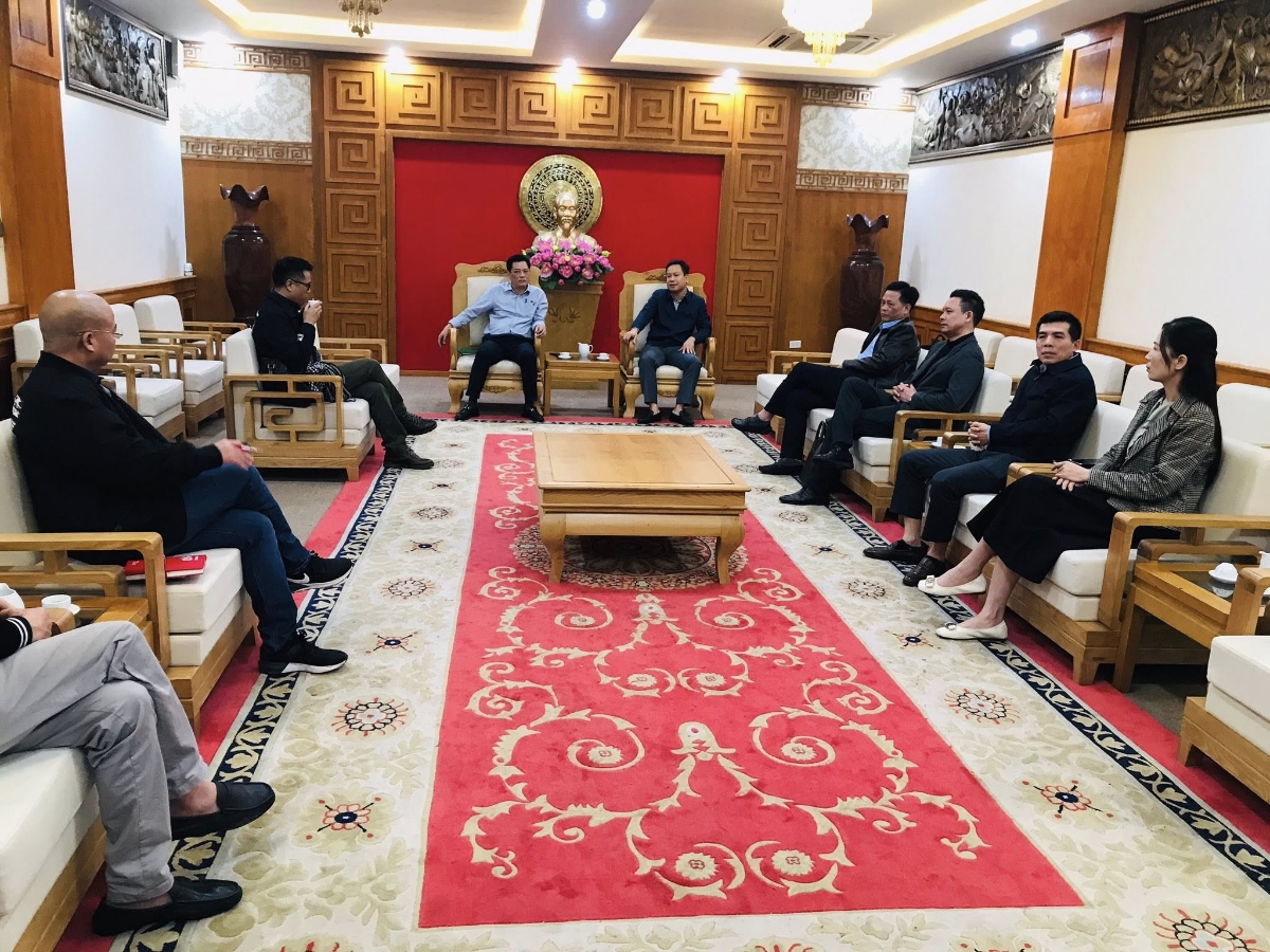 Chi cục Chất lượng và Phát triển nông thôn tỉnh Lào Cai tiếp và chia sẻ thông tin với các nhà báo. Ảnh: Chu Khôi.