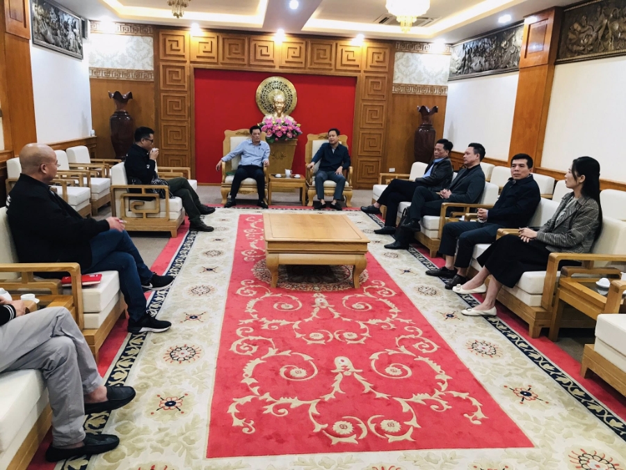 Chi cục Chất lượng và Phát triển nông thôn tỉnh Lào Cai tiếp và chia sẻ thông tin với các nhà báo. Ảnh: Chu Khôi.