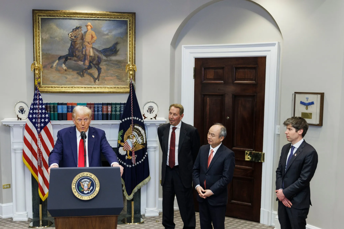 Chính quyền dưới thời ông Donald Trump liên tục thúc đẩy AI và vị thế của nước Mỹ trong cuộc đua này. Ảnh: Bloomberg