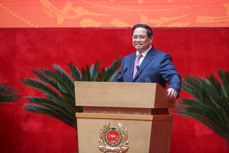 Thủ tướng Phạm Minh Chính chúc mừng và biểu dương những kết quả, thành tích to lớn mà lực lượng công an nhân dân đạt được trong năm 2025 - Ảnh: VGP