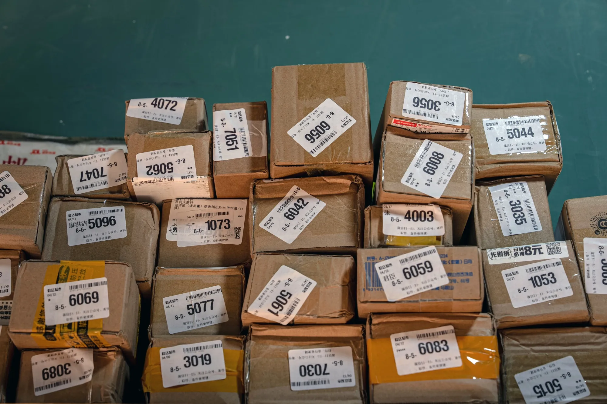 Châu Âu tính tăng cường kiểm soát gói hàng nhỏ từ Trung Quốc