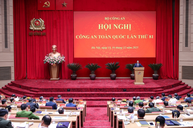 Thủ tướng Chính phủ Phạm Minh Chính tin tưởng lực lượng công an nhân dân sẽ lập nhiều thành tích, chiến công xuất sắc hơn nữa, đóng góp quan trọng và nhiều hơn nữa vào sự nghiệp xây dựng và bảo vệ Tổ quốc - Ảnh: VGP