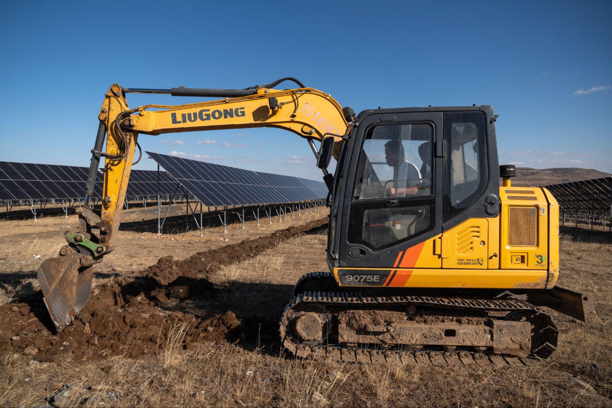 Trung Quốc đã trợ cấp cho các trang trại năng lượng mặt trời, năng lượng gió và các dự án thủy điện. Ảnh: WSJ