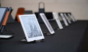 Tại Việt Nam, thị trường E-ink được đánh giá ngày càng sôi động, với sự tham gia của nhiều thương hiệu quốc tế