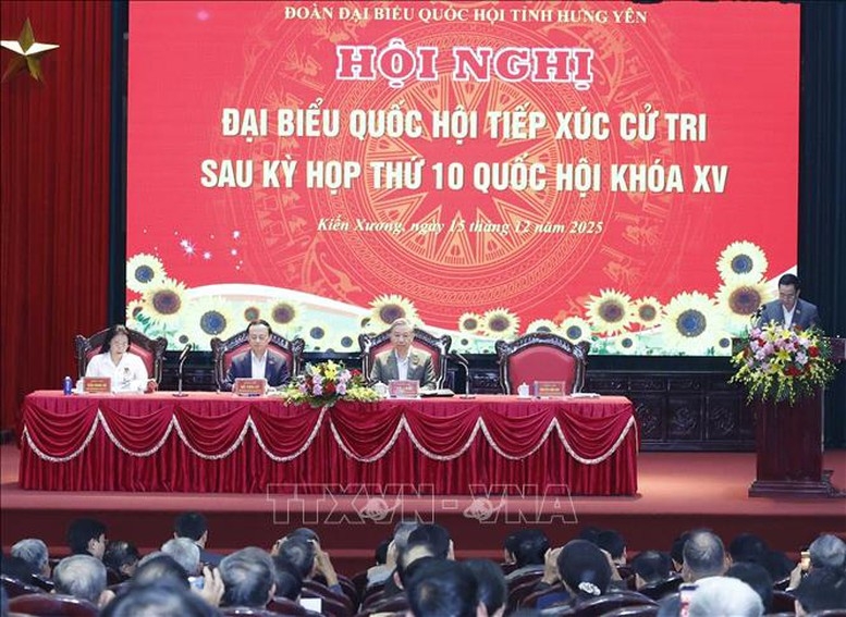 Tổng Bí thư Tô Lâm cùng các thành viên Đoàn đại biểu Quốc hội tỉnh Hưng Yên tiếp xúc cử tri 3 xã Kiến Xương, Lê Lợi, Quang Lịch - Ảnh: TTXVN