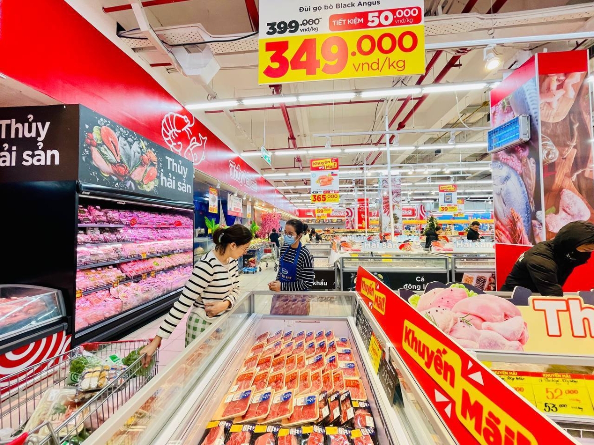 Thị trường hàng Tết cho thấy hàng Việt đang chiếm lĩnh vị trí trung tâm. 