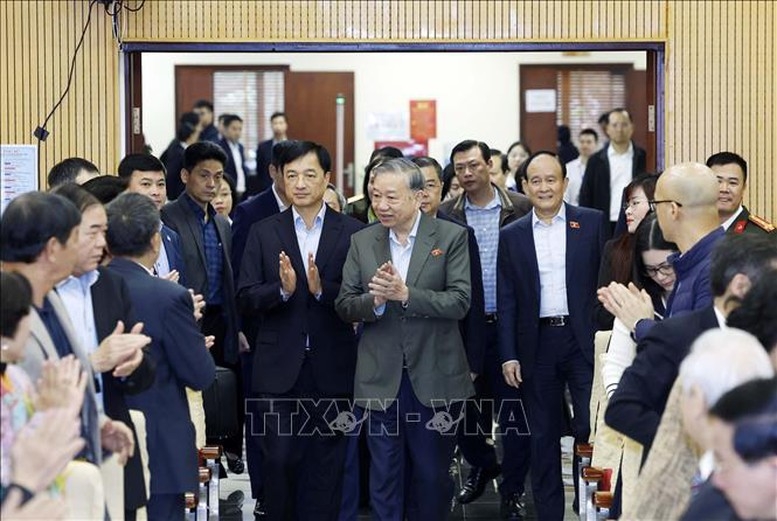 Tổng Bí thư Tô Lâm tiếp xúc cử tri 11 phường của Hà Nội - Ảnh: TTXVN