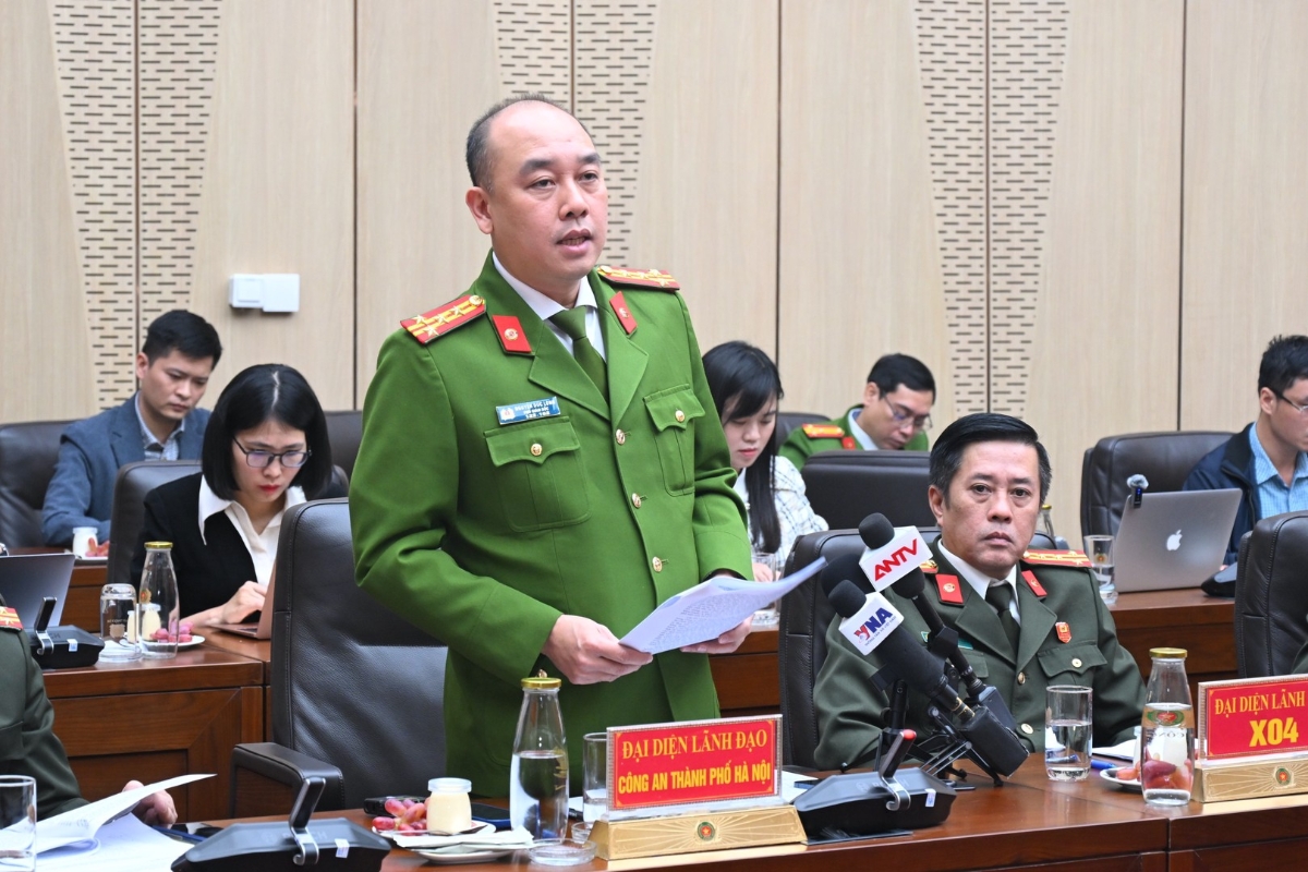 Đại tá Nguyễn Đức Long, Phó Giám đốc Công an TP Hà Nội trả lời câu hỏi của phóng viên. Ảnh: Cổng thông tin điện tử Bộ Công an.