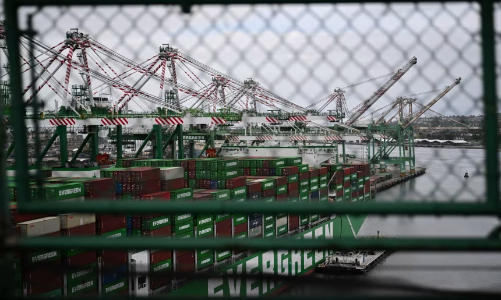 Đằng sau thặng dư thương mại hơn 1 nghìn tỷ USD của Trung Quốc