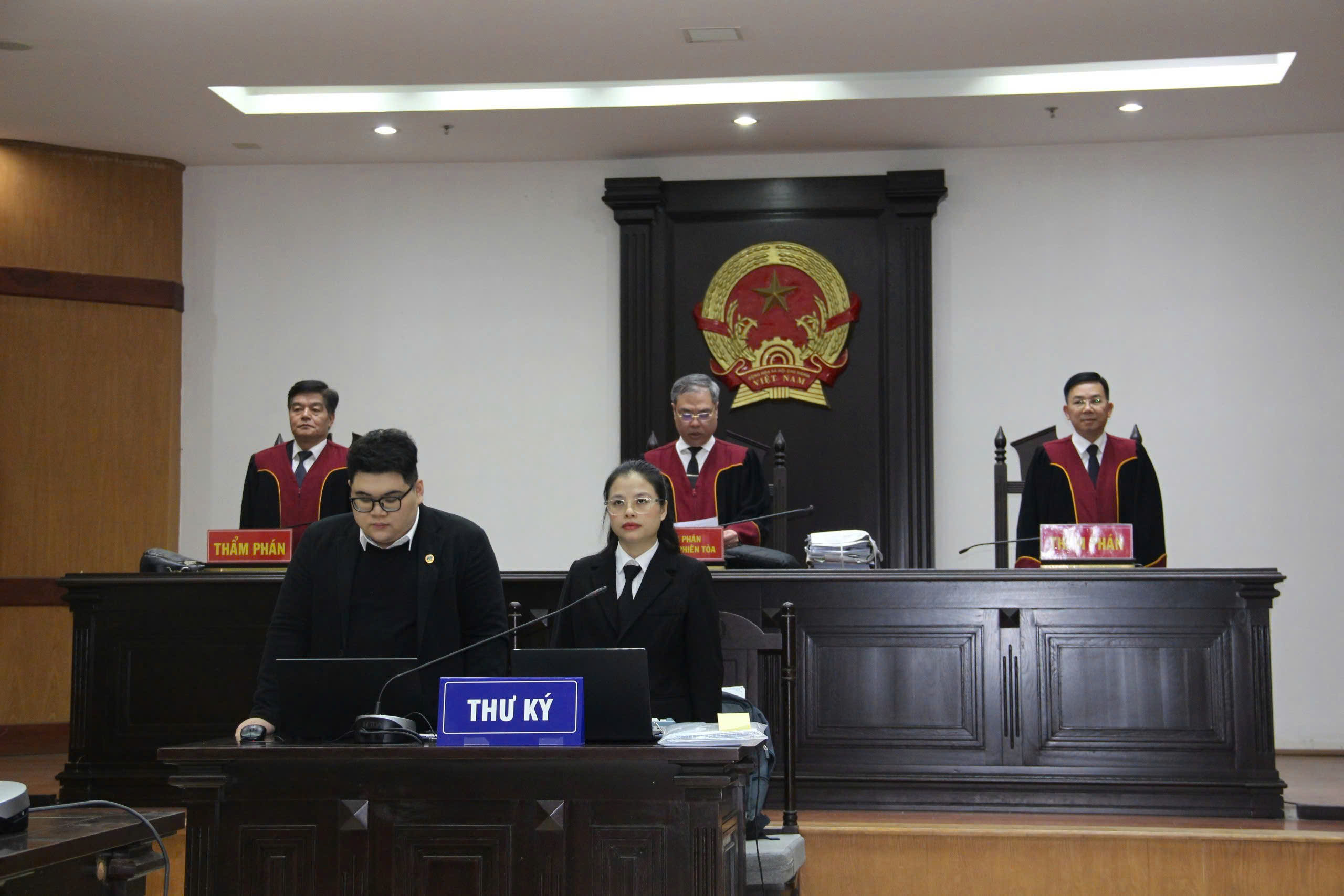 Hội đồng xét xử phúc thẩm - Tòa Phúc thẩm Tòa án nhân dân tối cao tại Hà Nội.