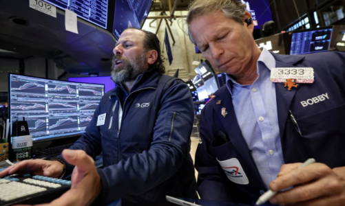 Chứng khoán Mỹ giảm điểm vì cổ phiếu AI bị nghi ngờ, giá dầu cũng đi xuống