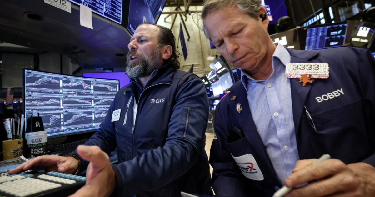 Chứng khoán Mỹ giảm điểm vì cổ phiếu AI bị nghi ngờ, giá dầu cũng đi xuống