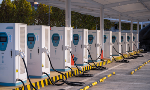 Mô hình “kiềng ba chân” trong chuyển đổi xe xăng sang xe điện tại Trung Quốc