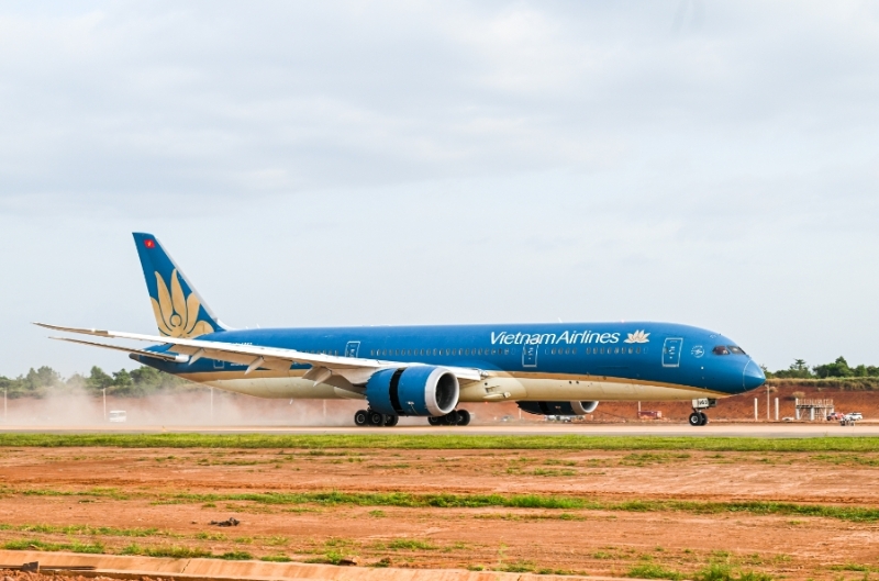 First technical flight lands at Long Thanh international airport
