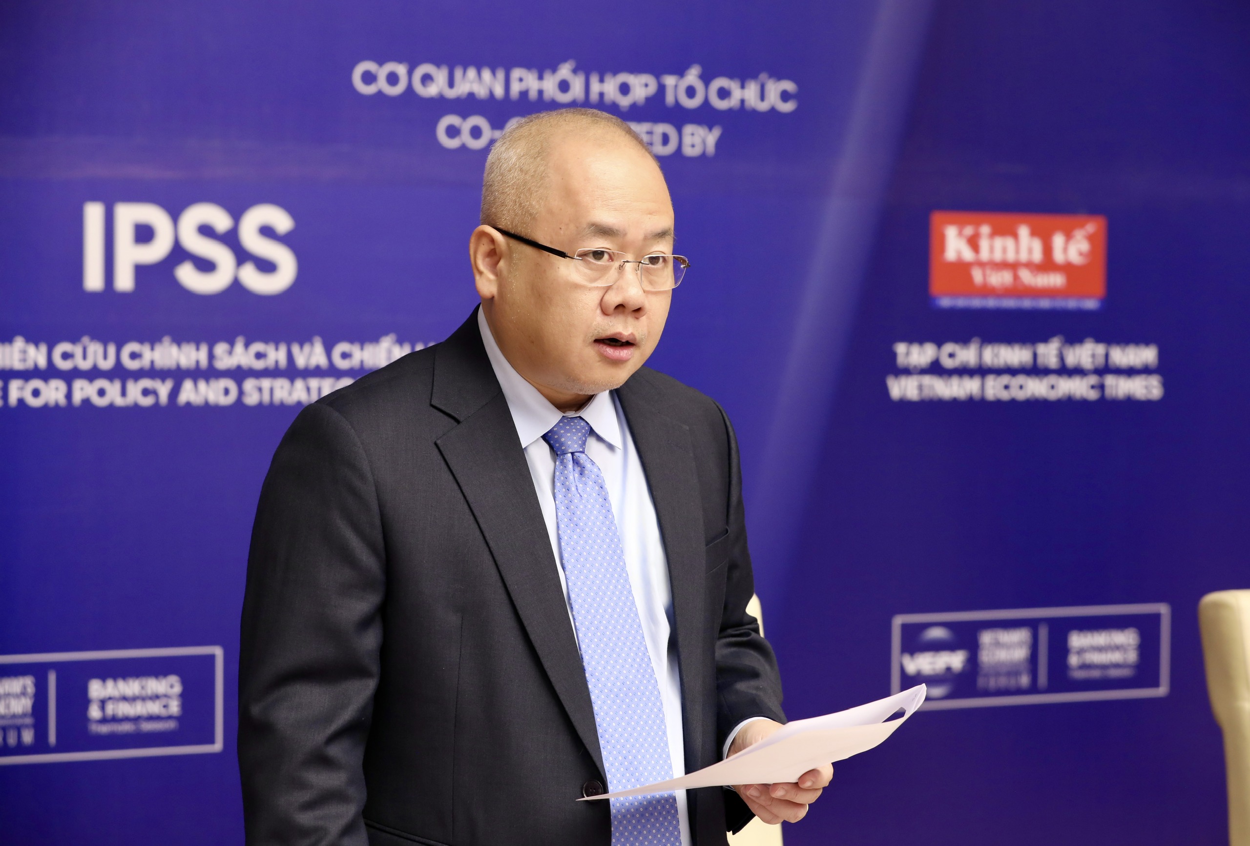 Thứ trưởng Bộ Tài chính Đỗ Thành Trung nhấn mạnh đến mục tiêu tăng trưởng kinh tế “hai con số” giai đoạn 2026–2030 thể hiện quyết tâm chính trị rất cao của Đảng và Nhà nước, đòi hỏi sự thay đổi căn bản trong tư duy hành động cũng như cách thức huy động, phân bổ và sử dụng nguồn lực...