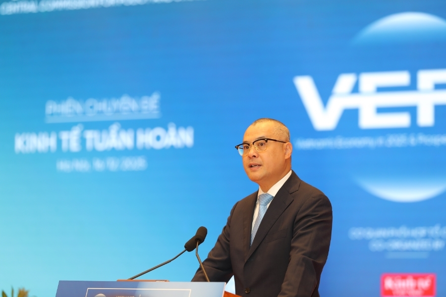 Phát biểu tại phiên chuyên đề về kinh tế tuần hoàn, ông Phạm Đại Dương, Phó Trưởng Ban Chính sách, Chiến lược Trung ương, nhấn mạnh: Để hiện thực hóa các mục tiêu chiến lược mà Đảng đã đề ra, cần một cú hích đổi mới mạnh mẽ về mô hình tăng trưởng, hướng tới tăng trưởng hai con số trong giai đoạn 2026–2030...