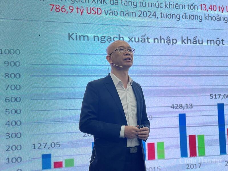 Ông Trần Thanh Hải, Phó Cục trưởng Cục Xuất nhập khẩu chia sẻ tại tọa đàm.