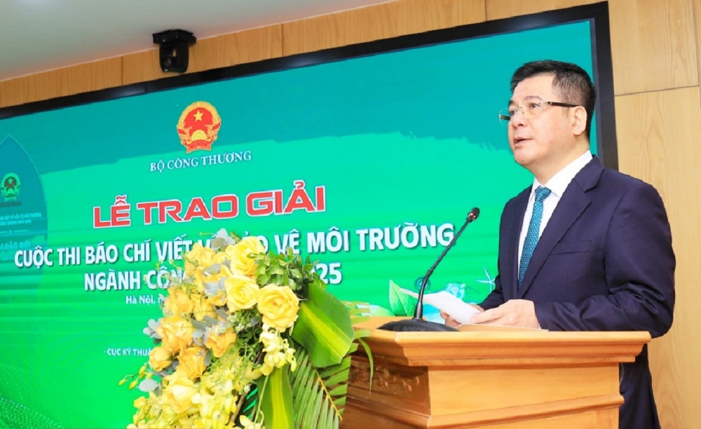 Bộ trưởng Bộ Công Thương Nguyễn Hồng Diên phát biểu tại lễ trao giải. Ảnh: Moit.