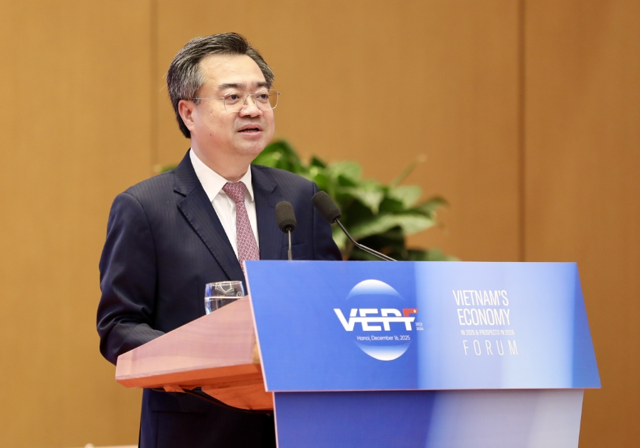 Ông Nguyễn Thanh Nghị, Ủy viên Trung ương Đảng, Trưởng Ban Chính sách, chiến lược Trung ương, phát biểu tại Diễn đàn. Ảnh: Tri Phong.