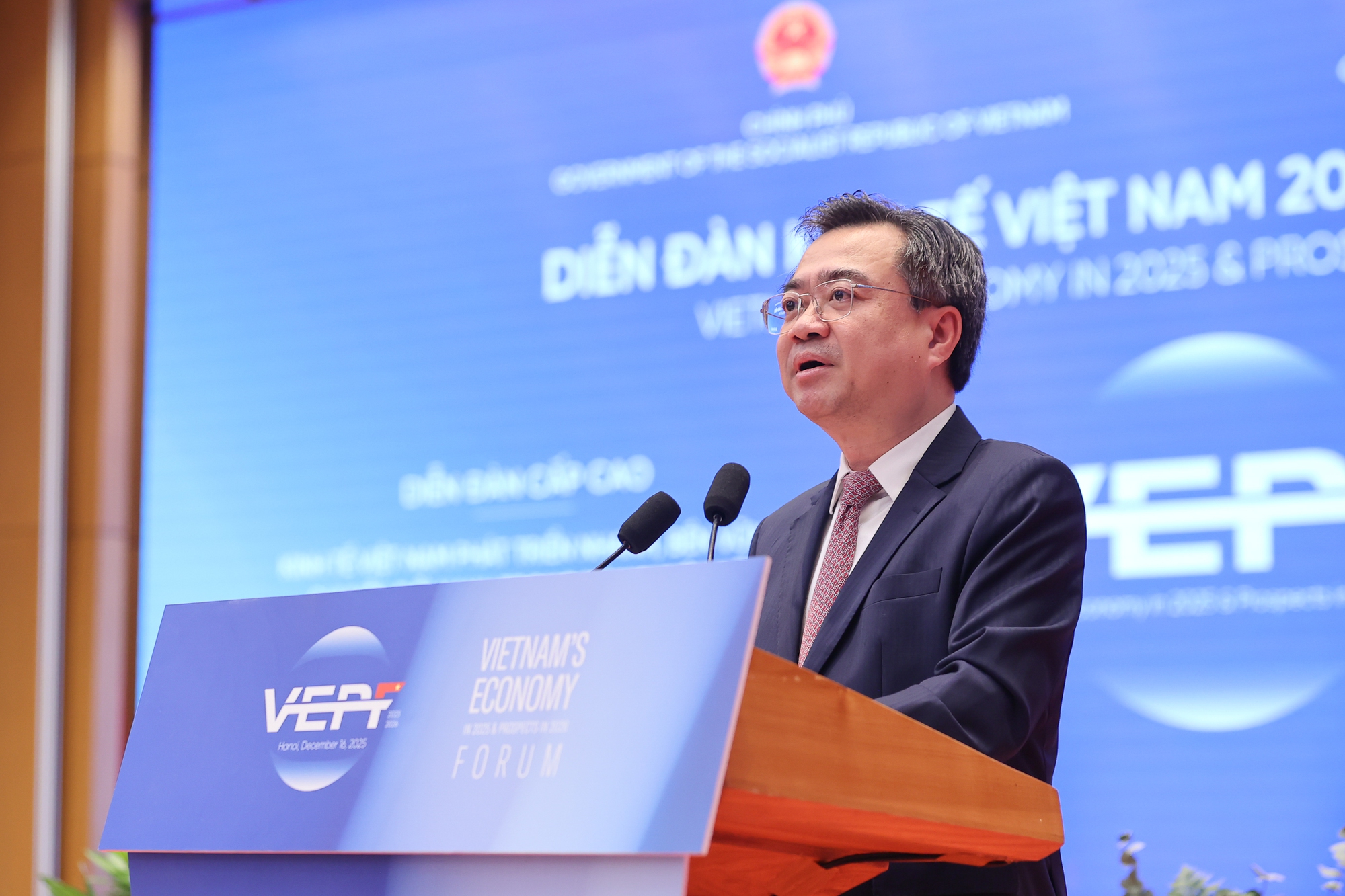 Khai mạc Diễn đàn, ông Nguyễn Thanh Nghị - Trưởng Ban Chính sách, Chiến lược Trung ương, bày tỏ tin tưởng, với sự quan tâm, chỉ đạo sát sao của Thủ tướng Chính phủ, sự đồng hành của lãnh đạo Quốc hội, Diễn đàn sẽ khai mở nhiều ý kiến tâm huyết, giải pháp thiết thực, góp phần hiện thực hóa mục tiêu phát triển nhanh, bền vững, chuyển đổi xanh và thích ứng với kỷ nguyên số của kinh tế Việt Nam.