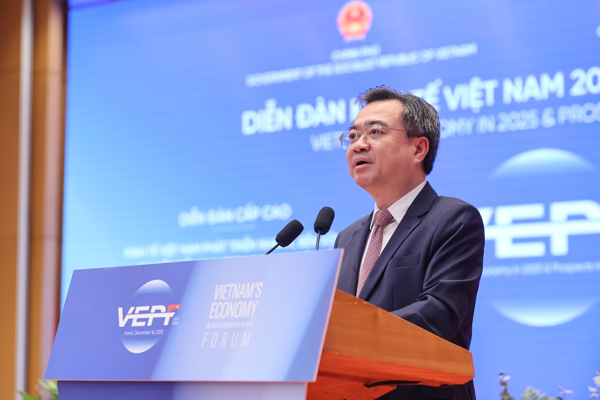 Khai mạc Diễn đàn, ông Nguyễn Thanh Nghị - Trưởng Ban Chính sách, Chiến lược Trung ương, bày tỏ tin tưởng, với sự quan tâm, chỉ đạo sát sao của Thủ tướng Chính phủ, sự đồng hành của lãnh đạo Quốc hội, Diễn đàn sẽ khai mở nhiều ý kiến tâm huyết, giải pháp thiết thực, góp phần hiện thực hóa mục tiêu phát triển nhanh, bền vững, chuyển đổi xanh và thích ứng với kỷ nguyên số của kinh tế Việt Nam.
