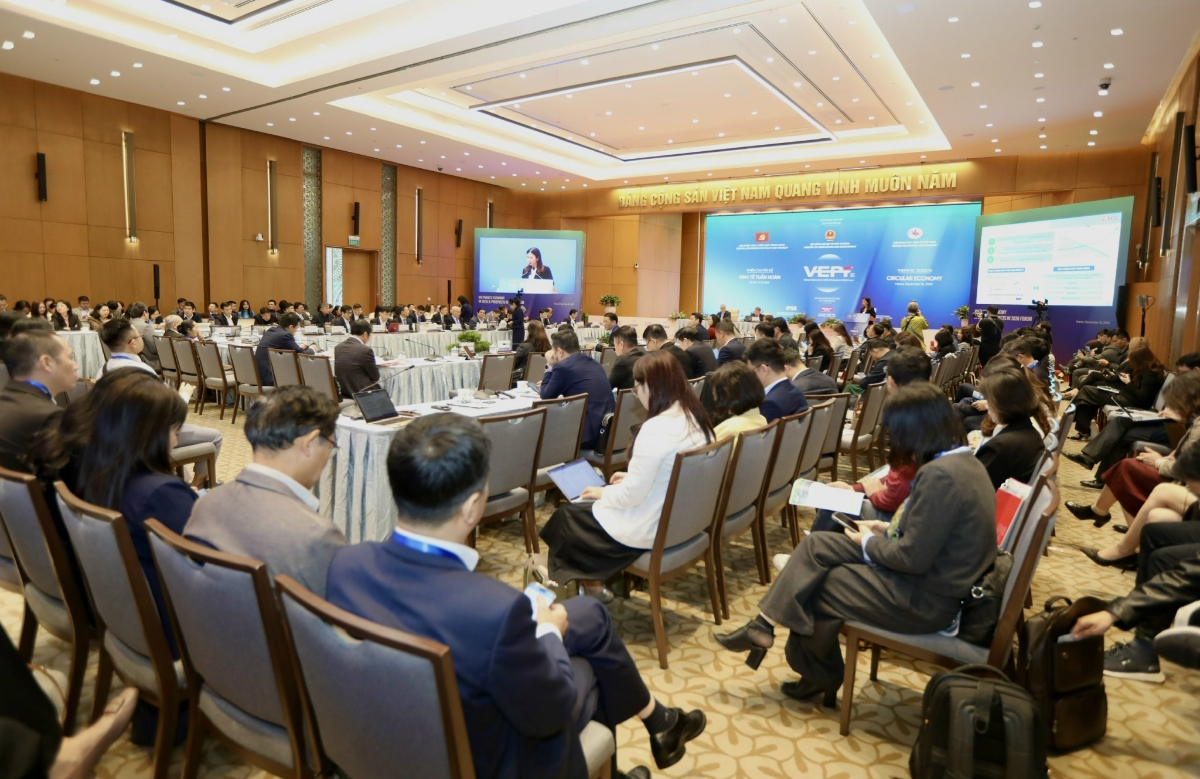 Toàn cảnh phiên chuyên đề số 2 về kinh tế tuần hoàn Việt Nam 2025. Ảnh: Việt Dũng