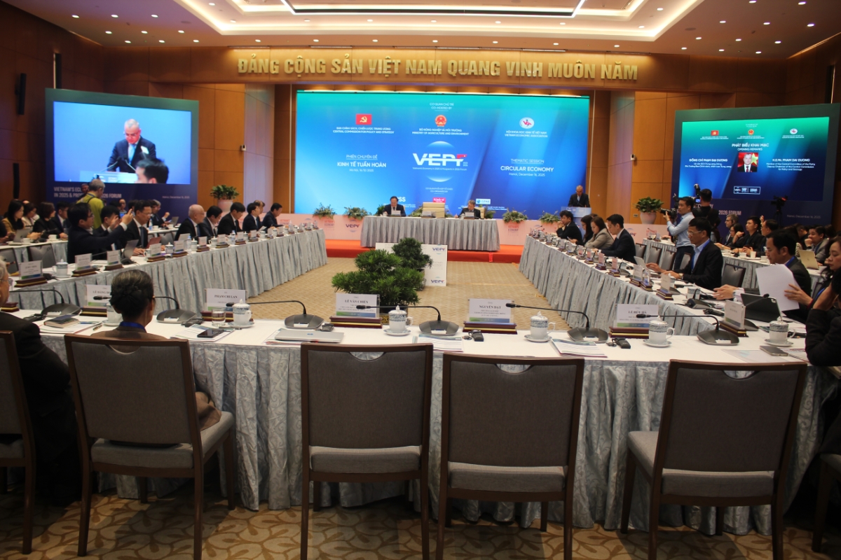 Quang cảnh phiên chuyên đề Kinh tế tuần hoàn.