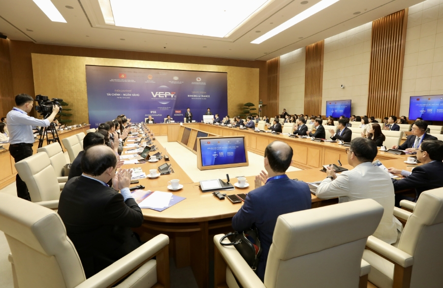 Toàn cảnh phiên chuyên đề Tài chính – Ngân hàng với chủ đề “Huy động và sử dụng hiệu quả các nguồn lực tài chính cho tăng trưởng kinh tế giai đoạn 2026–2030”.