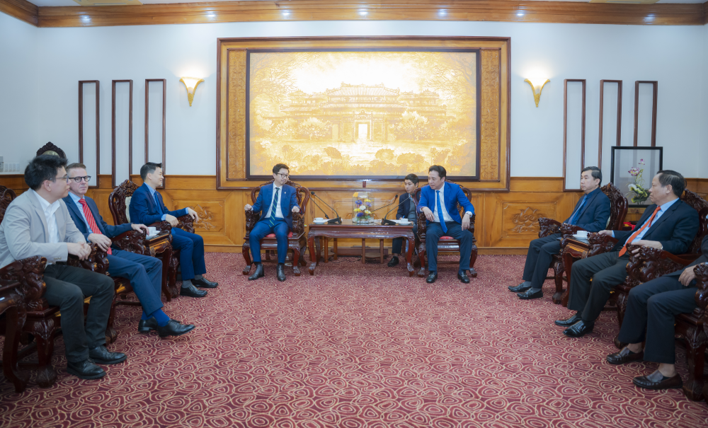 Chủ tịch UBND thành phố Huế Nguyễn Khắc Toàn làm việc với lãnh đạo Công ty TNHH Thương mại Carlsberg Việt Nam