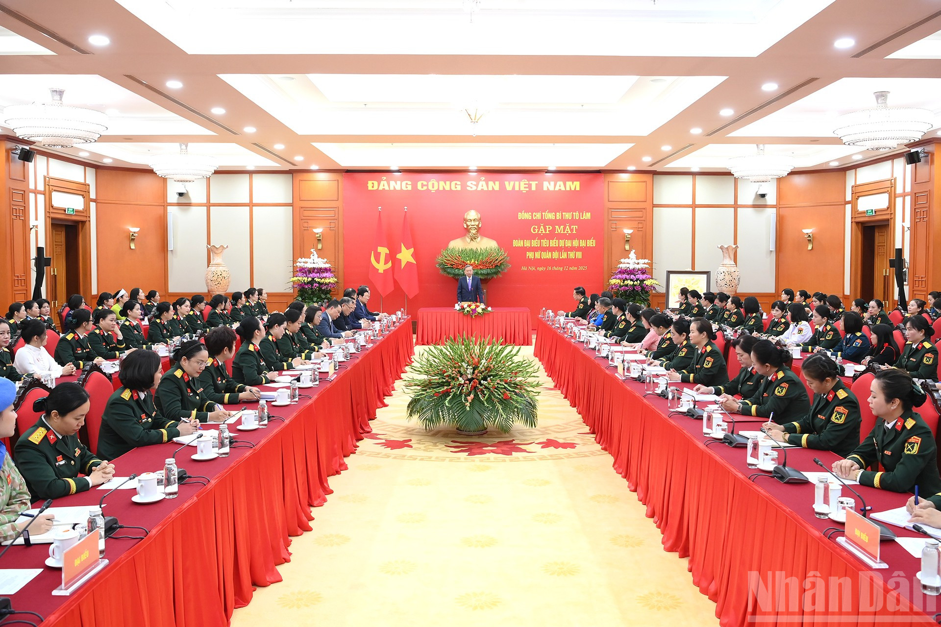 Quang cảnh cuộc gặp mặt đoàn đại biểu tiêu biểu dự Đại hội đại biểu Phụ nữ Quân đội lần thứ VIII tại Trụ sở Trung ương Đảng. Ảnh: Nhân Dân