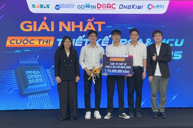 Giải Nhất thuộc về&nbsp; Đội UTE Chill guy với Dự án Thiết kế và phát triển hệ thống radar giám sát tín hiệu sinh tồn của trẻ em bị bỏ quên trên xe đưa đón 29 chỗ ngồi.