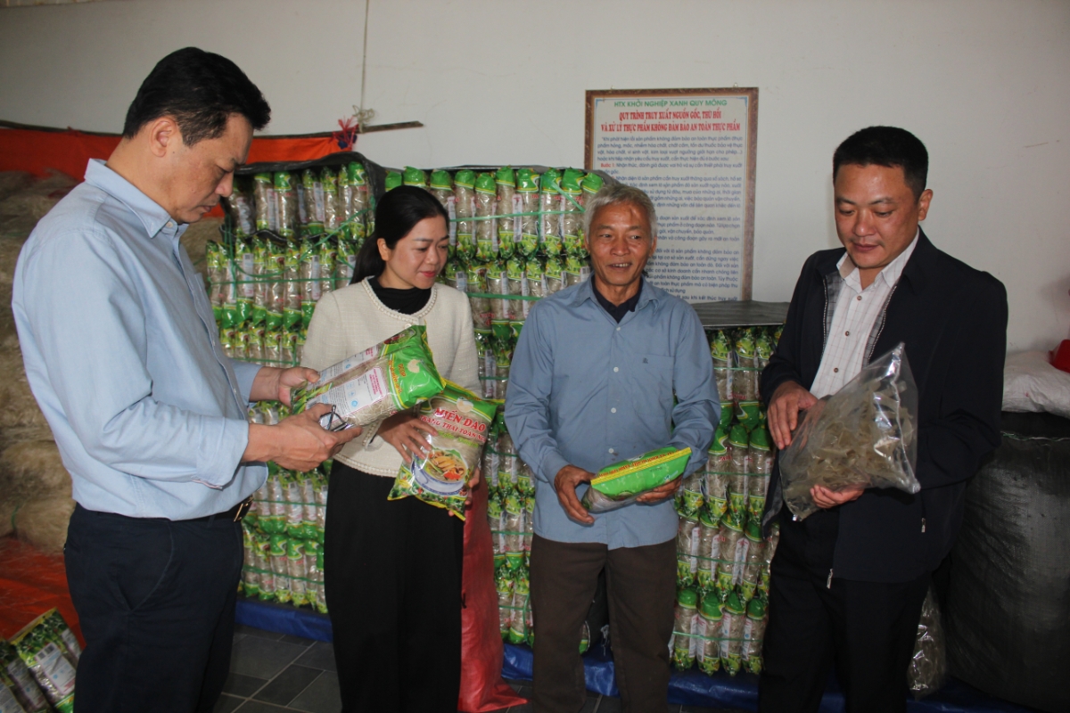 Sản phẩm miến của Hợp tác xã Khởi nghiệp Xanh Quy Mông đạt OCOP 3 sao. Ảnh: Chu Khôi.