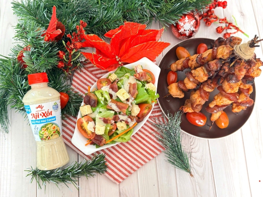 Sự kết hợp nguyên liệu Á – Âu hài hòa giúp Xốt phô mai Caesar “Aji-Xốt” tăng hương vị cho món ăn.