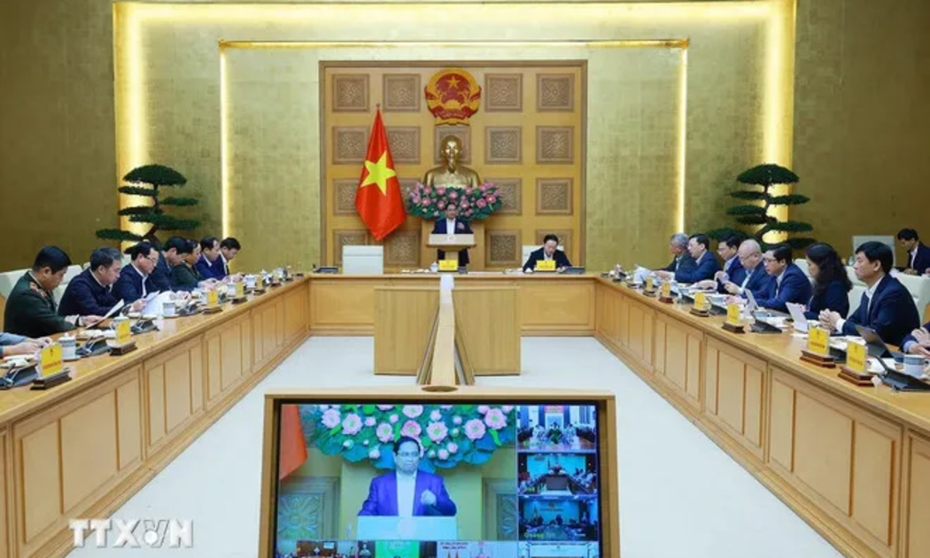 Thủ tướng Phạm Minh Chính họp đẩy nhanh tiến độ triển khai xây dựng lại, sửa chữa nhà ở cho các gia đình bị thiệt hại do các đợt thiên tai tại miền Trung. Ảnh: TTXVN