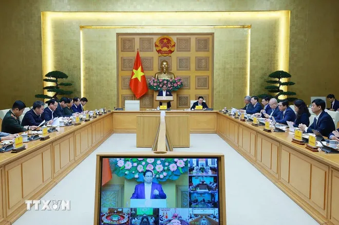 Thủ tướng Phạm Minh Chính họp đẩy nhanh tiến độ triển khai xây dựng lại, sửa chữa nhà ở cho các gia đình bị thiệt hại do các đợt thiên tai tại miền Trung. Ảnh: TTXVN