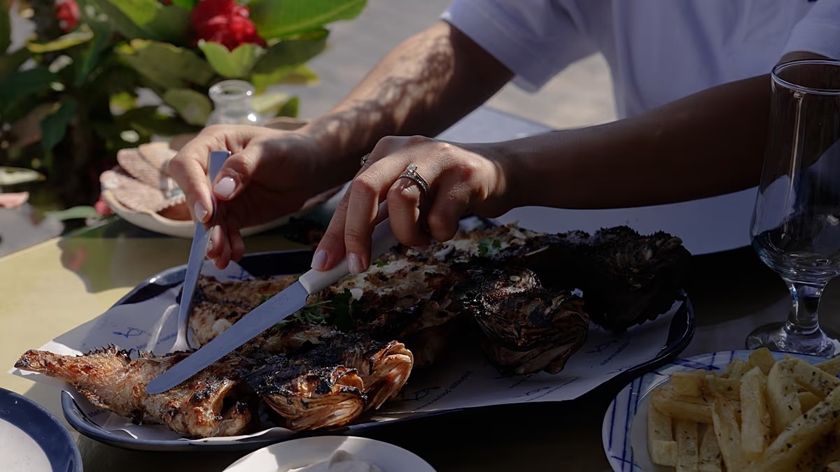 Các nhà hàng tại Síp đưa cá sư tử vào thực đơn như một lựa chọn bền vững thay thế các loài bị đe dọa. Ảnh: Euronews