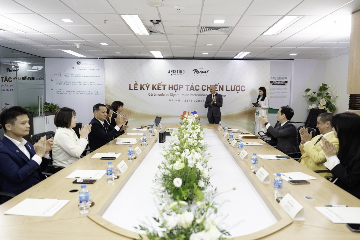 Ông Tăng Văn Khanh, Chủ tịch kiêm CEO Công ty Cổ phần Đầu tư K&G Việt Nam - Đại diện thương hiệu Aristino phát biểu tại lễ ký kết.