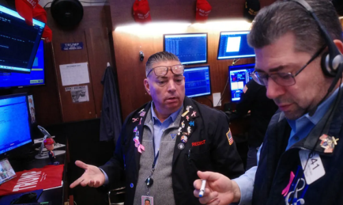 S&P 500 giảm 3 phiên liên tiếp, giá dầu xuống đáy gần 5 năm